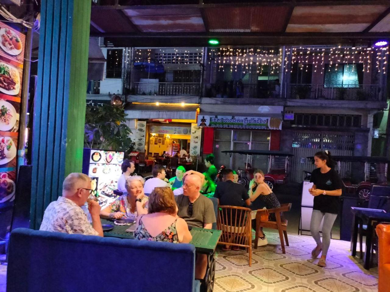 Moonlight Villa Phnom-Penh Buitenkant foto